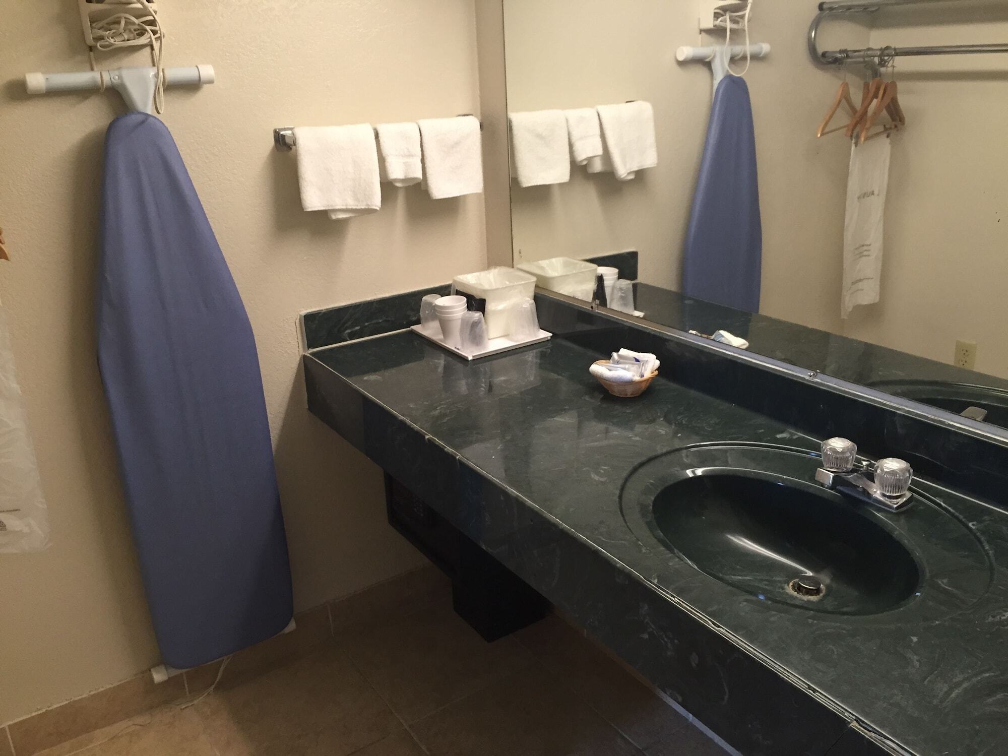 Travelodge By Wyndham Lynchburg Extérieur photo