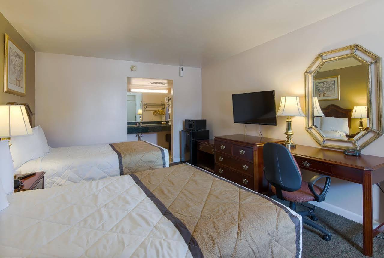 Travelodge By Wyndham Lynchburg Extérieur photo