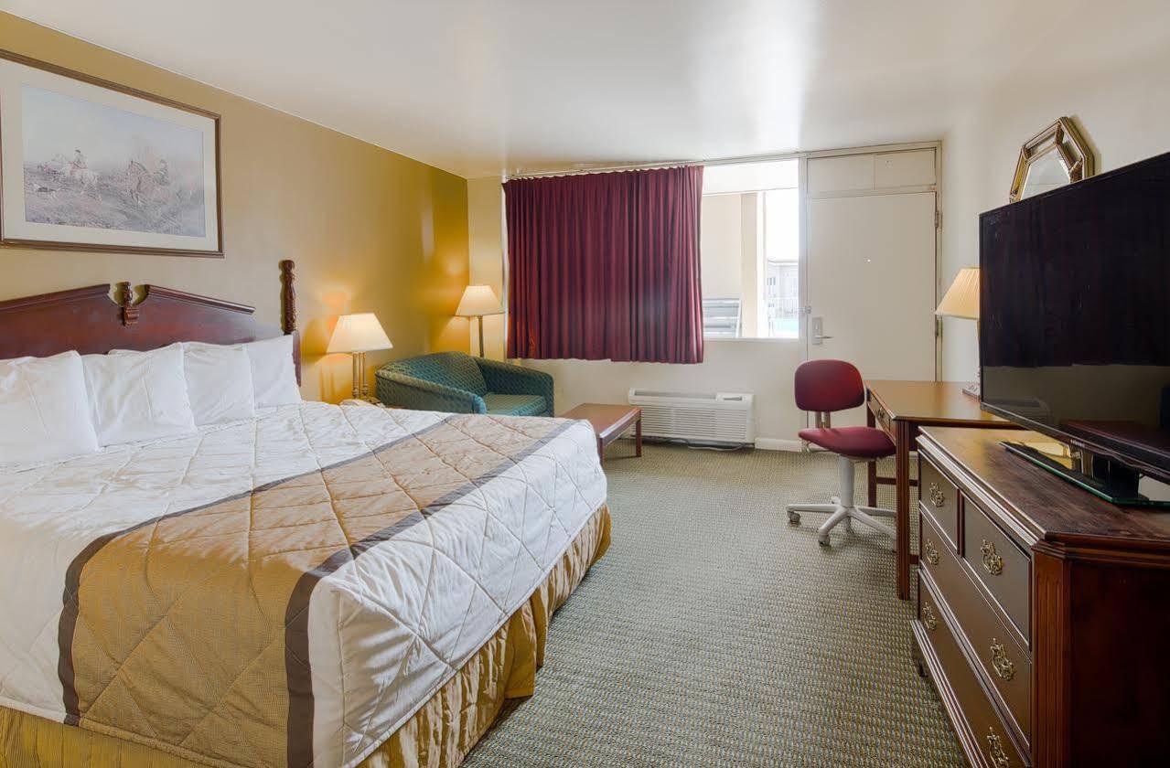 Travelodge By Wyndham Lynchburg Extérieur photo