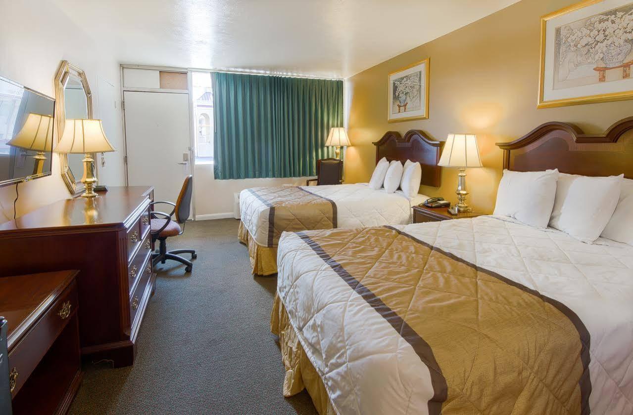 Travelodge By Wyndham Lynchburg Extérieur photo
