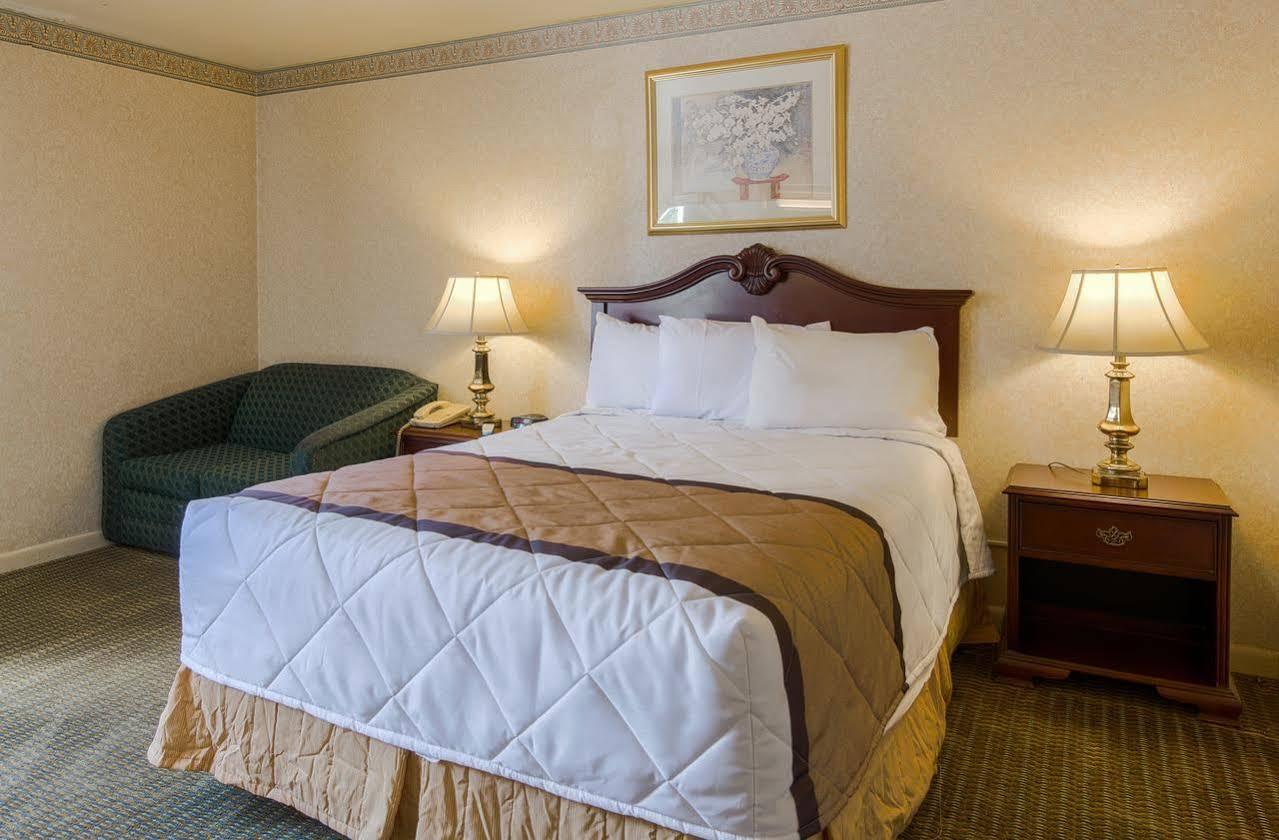 Travelodge By Wyndham Lynchburg Extérieur photo