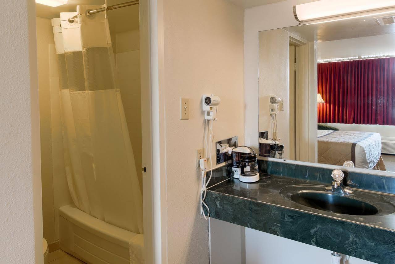 Travelodge By Wyndham Lynchburg Extérieur photo
