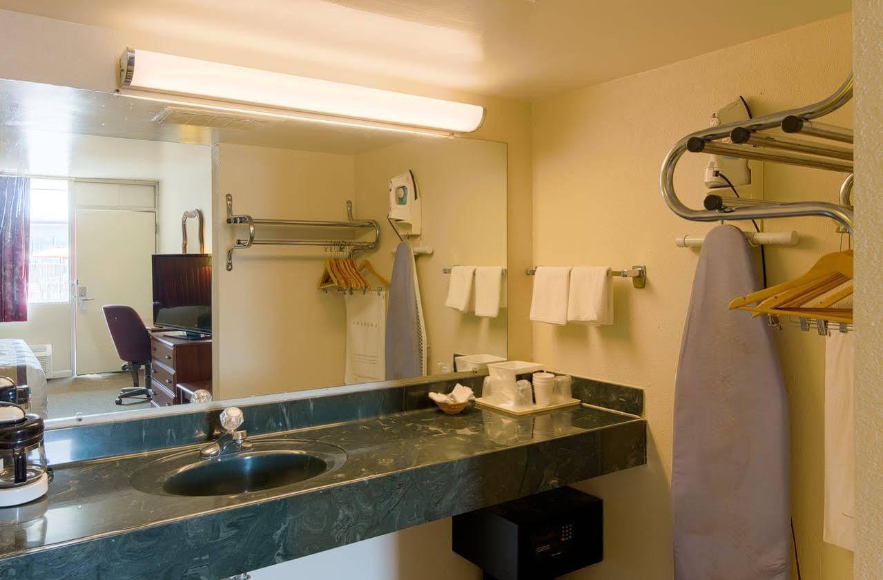 Travelodge By Wyndham Lynchburg Extérieur photo