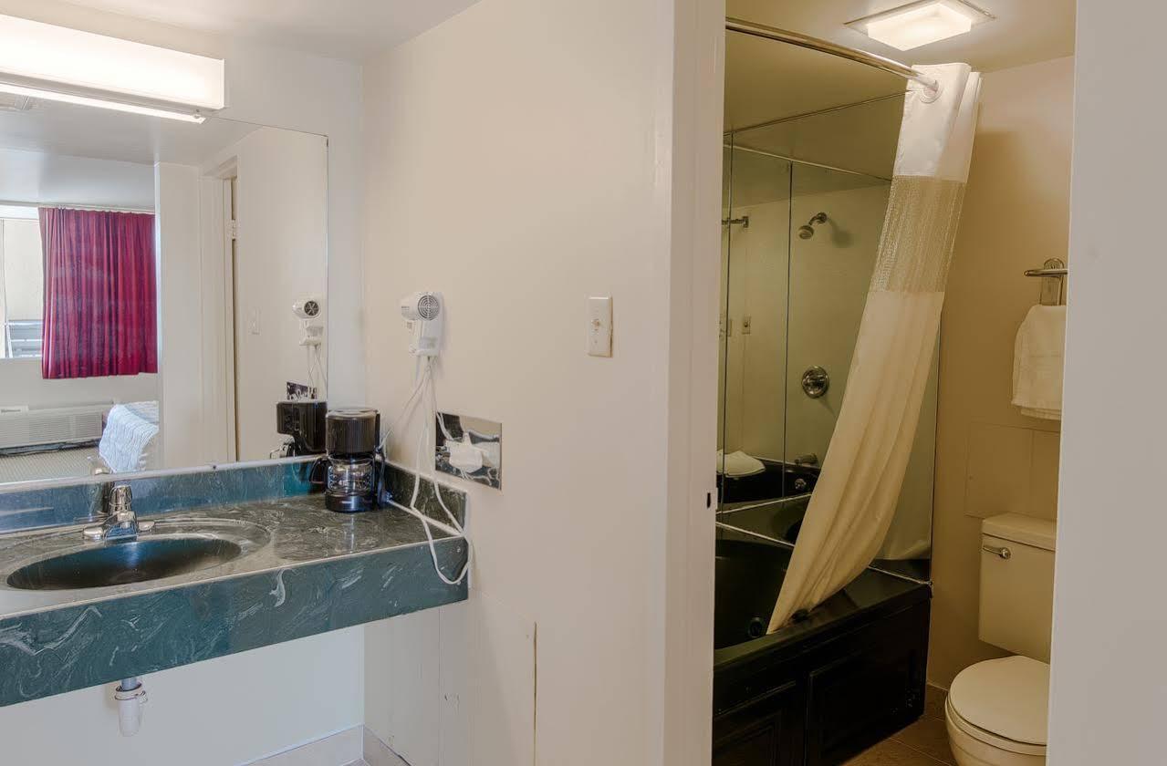Travelodge By Wyndham Lynchburg Extérieur photo