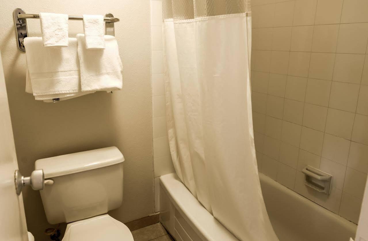 Travelodge By Wyndham Lynchburg Extérieur photo